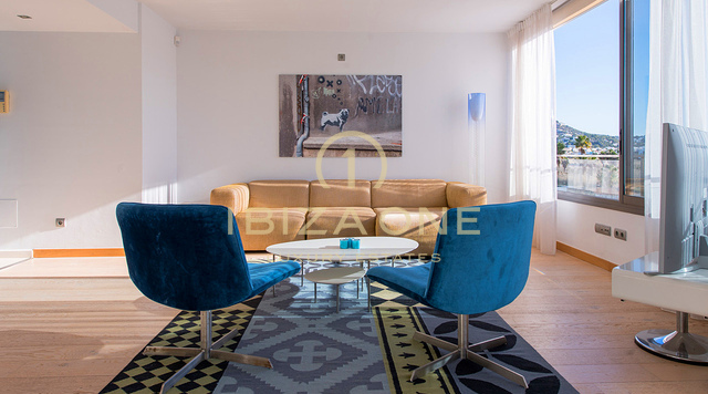 Elegante appartamento con vista mare in vendita vicino alla baia di Talamanca, Ibiza