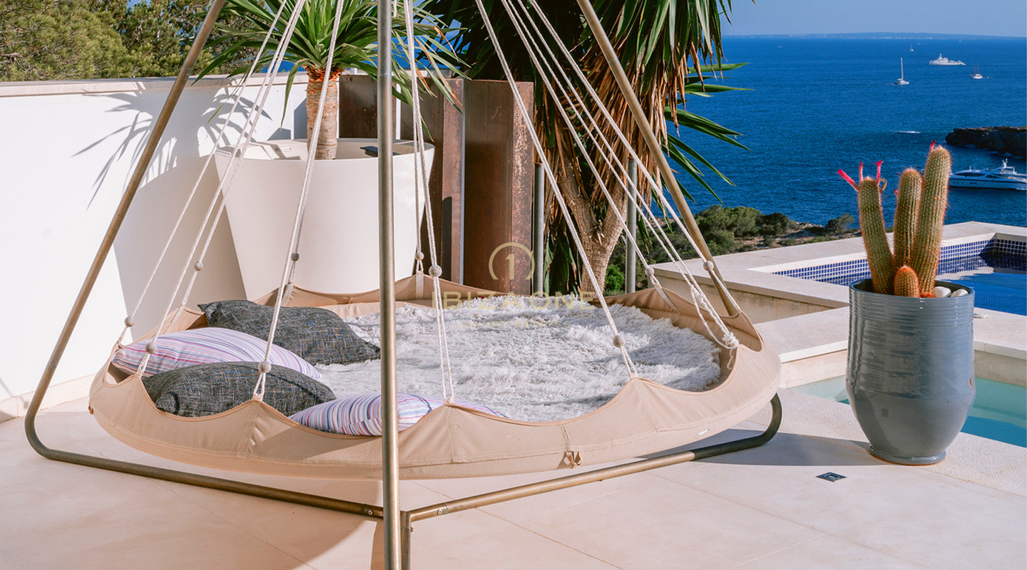 Großzügige Luxusvilla mit spektakulärem Meerblick neben Ibizas einzigem Golfplatz in Roca Llisa zu verkaufen