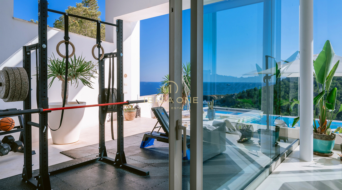 Großzügige Luxusvilla mit spektakulärem Meerblick neben Ibizas einzigem Golfplatz in Roca Llisa zu verkaufen