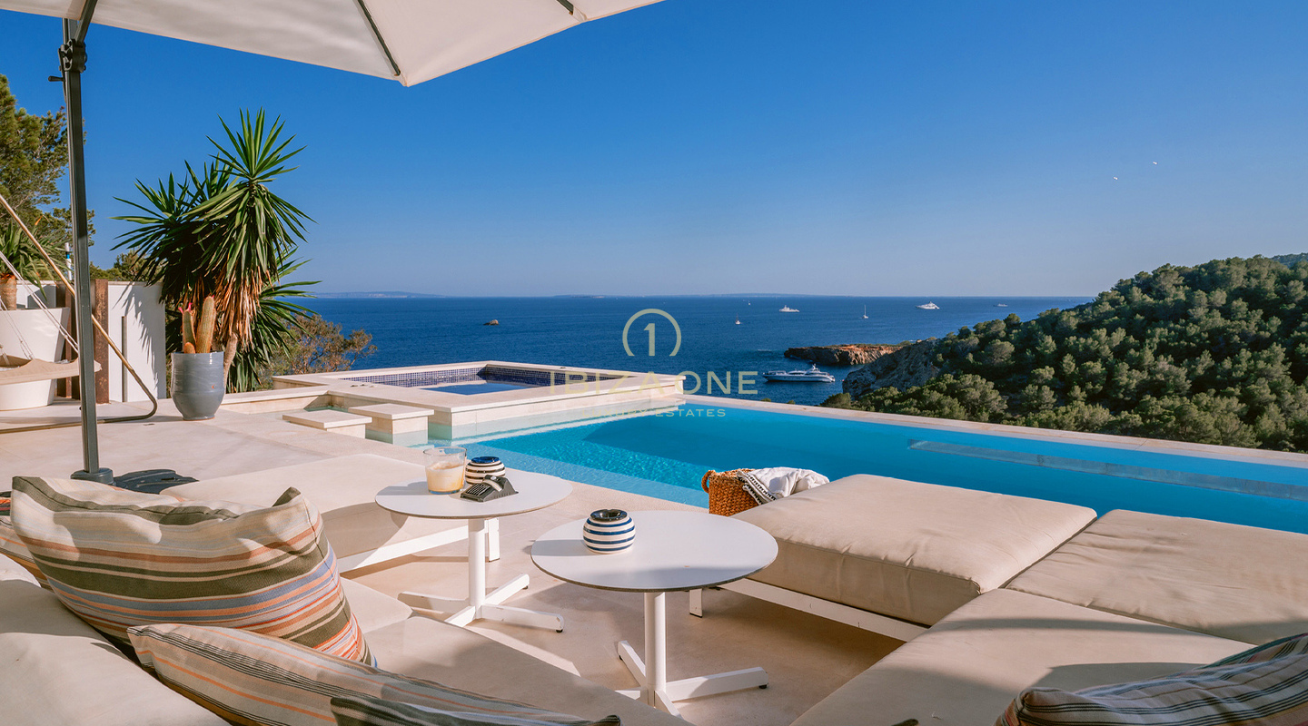Großzügige Luxusvilla mit spektakulärem Meerblick neben Ibizas einzigem Golfplatz in Roca Llisa zu verkaufen