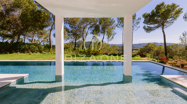 Familievriendelijke luxe villa met zeezicht te huur nabij San Lorenzo, Ibiza – zoutwaterzwembad, gastenverblijf, privacy