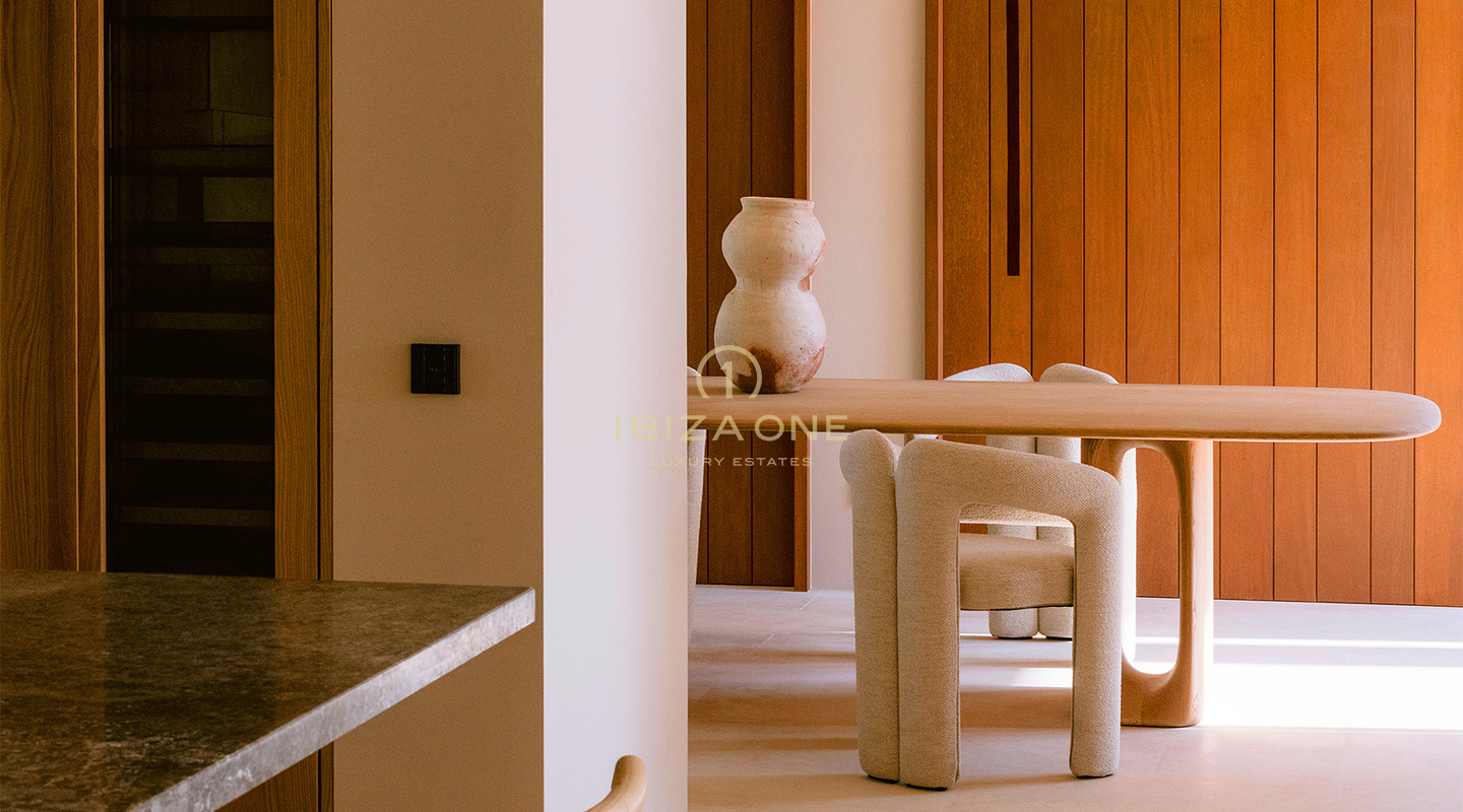 Familievriendelijke luxe villa met zeezicht te huur nabij San Lorenzo, Ibiza – zoutwaterzwembad, gastenverblijf, privacy