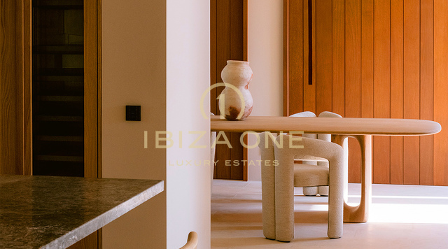 Familievriendelijke luxe villa met zeezicht te huur nabij San Lorenzo, Ibiza – zoutwaterzwembad, gastenverblijf, privacy