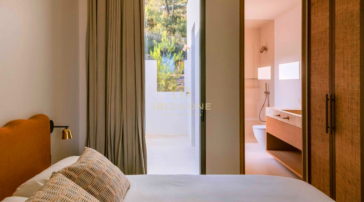 Familievriendelijke luxe villa met zeezicht te huur nabij San Lorenzo, Ibiza – zoutwaterzwembad, gastenverblijf, privacy
