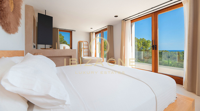 Luxusvilla zum Verkauf an der Westküste Ibizas – Panoramablick aufs Meer in der Nähe von Cala Bassa und Cala Comte, Ibiza