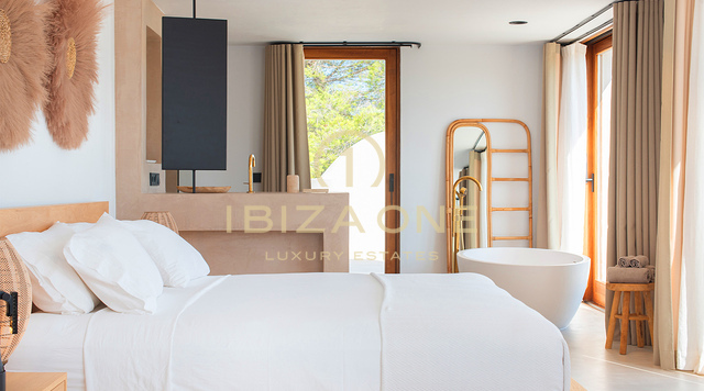 Villa di lusso in vendita sulla costa occidentale di Ibiza - Vista panoramica sul mare vicino a Cala Bassa e Cala Comte, Ibiza