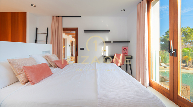 Villa di lusso in vendita sulla costa occidentale di Ibiza - Vista panoramica sul mare vicino a Cala Bassa e Cala Comte, Ibiza