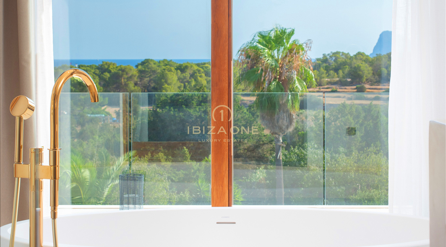 Luxe villa te koop aan de westkust van Ibiza – Panoramisch uitzicht op zee nabij Cala Bassa en Cala Comte, Ibiza