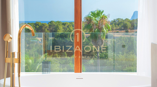 Luxusvilla zum Verkauf an der Westküste Ibizas – Panoramablick aufs Meer in der Nähe von Cala Bassa und Cala Comte, Ibiza