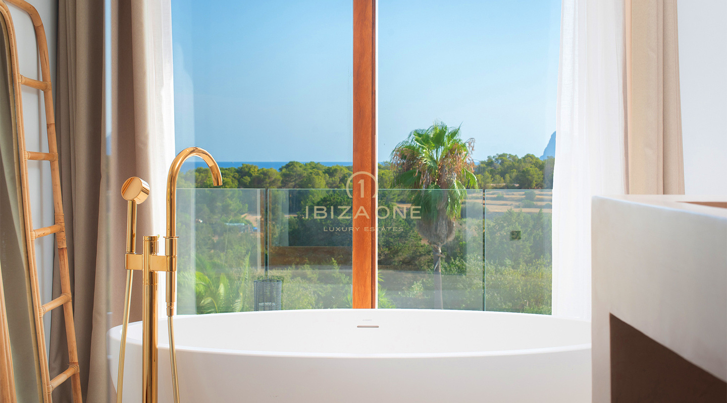 Luxe villa te koop aan de westkust van Ibiza – Panoramisch uitzicht op zee nabij Cala Bassa en Cala Comte, Ibiza