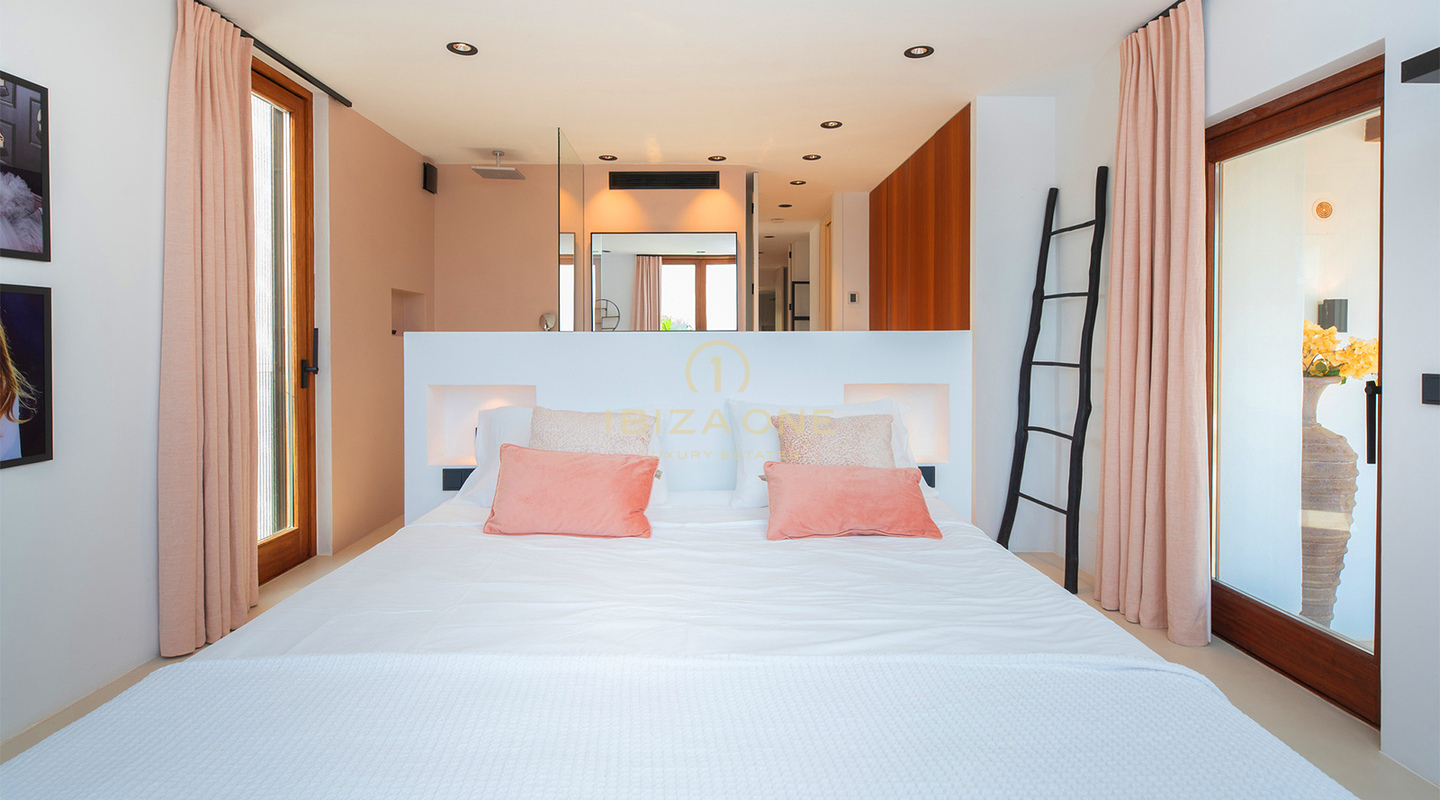 Luxusvilla zum Verkauf an der Westküste Ibizas – Panoramablick aufs Meer in der Nähe von Cala Bassa und Cala Comte, Ibiza