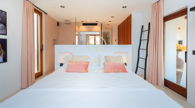Villa di lusso in vendita sulla costa occidentale di Ibiza - Vista panoramica sul mare vicino a Cala Bassa e Cala Comte, Ibiza