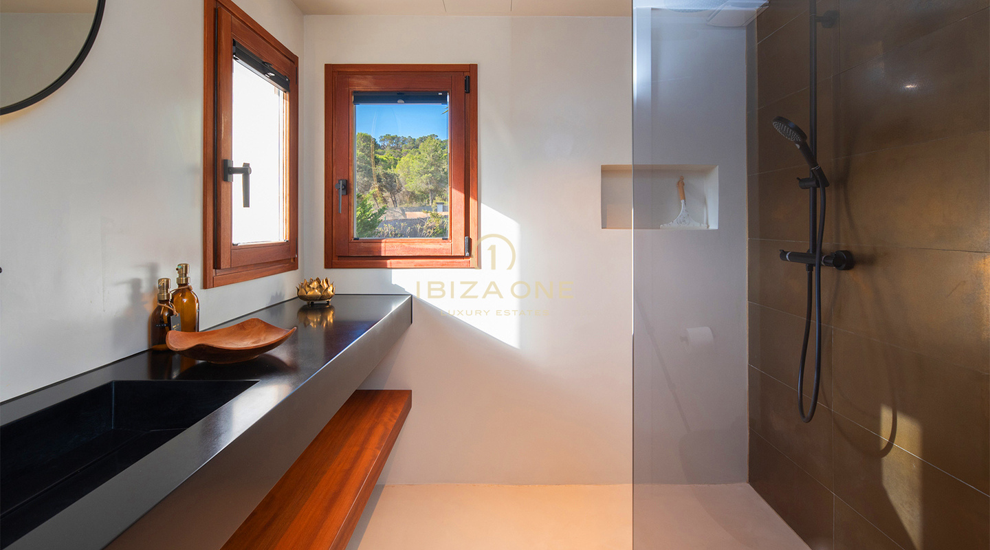 Villa de luxe à vendre sur la côte ouest d'Ibiza – Vue panoramique sur la mer près de Cala Bassa et Cala Comte, Ibiza