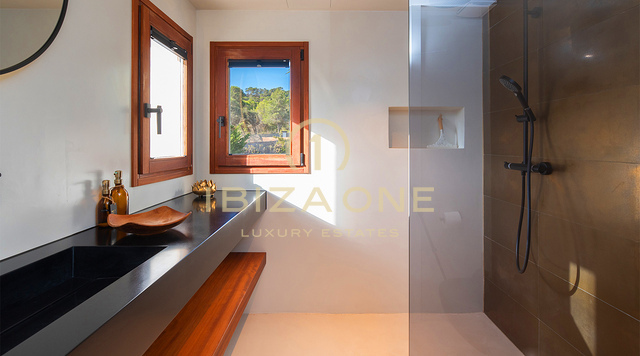Luxe villa te koop aan de westkust van Ibiza – Panoramisch uitzicht op zee nabij Cala Bassa en Cala Comte, Ibiza