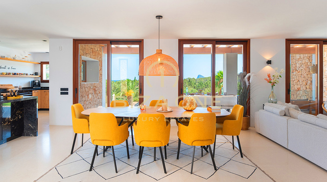 Villa di lusso in vendita sulla costa occidentale di Ibiza - Vista panoramica sul mare vicino a Cala Bassa e Cala Comte, Ibiza