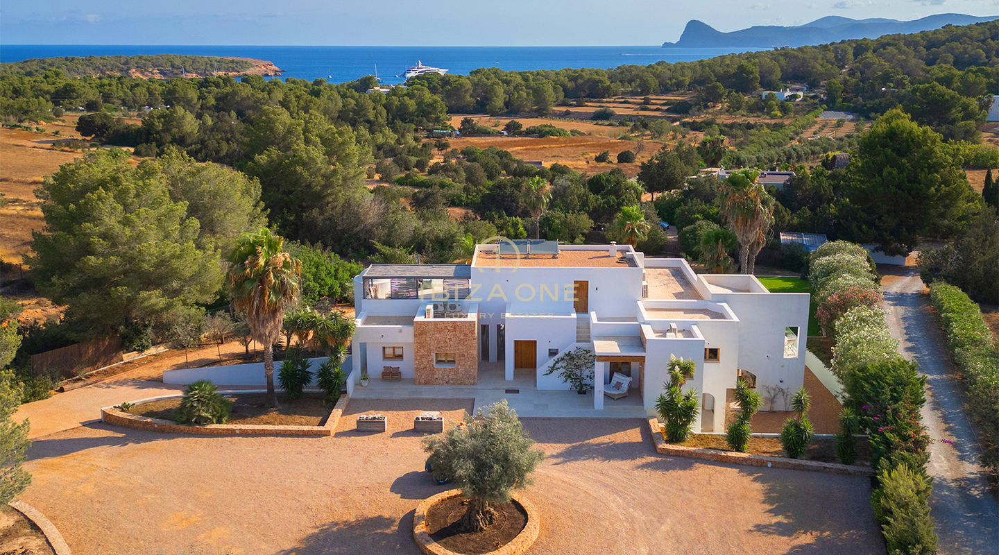 Villa de luxe à vendre sur la côte ouest d'Ibiza – Vue panoramique sur la mer près de Cala Bassa et Cala Comte, Ibiza