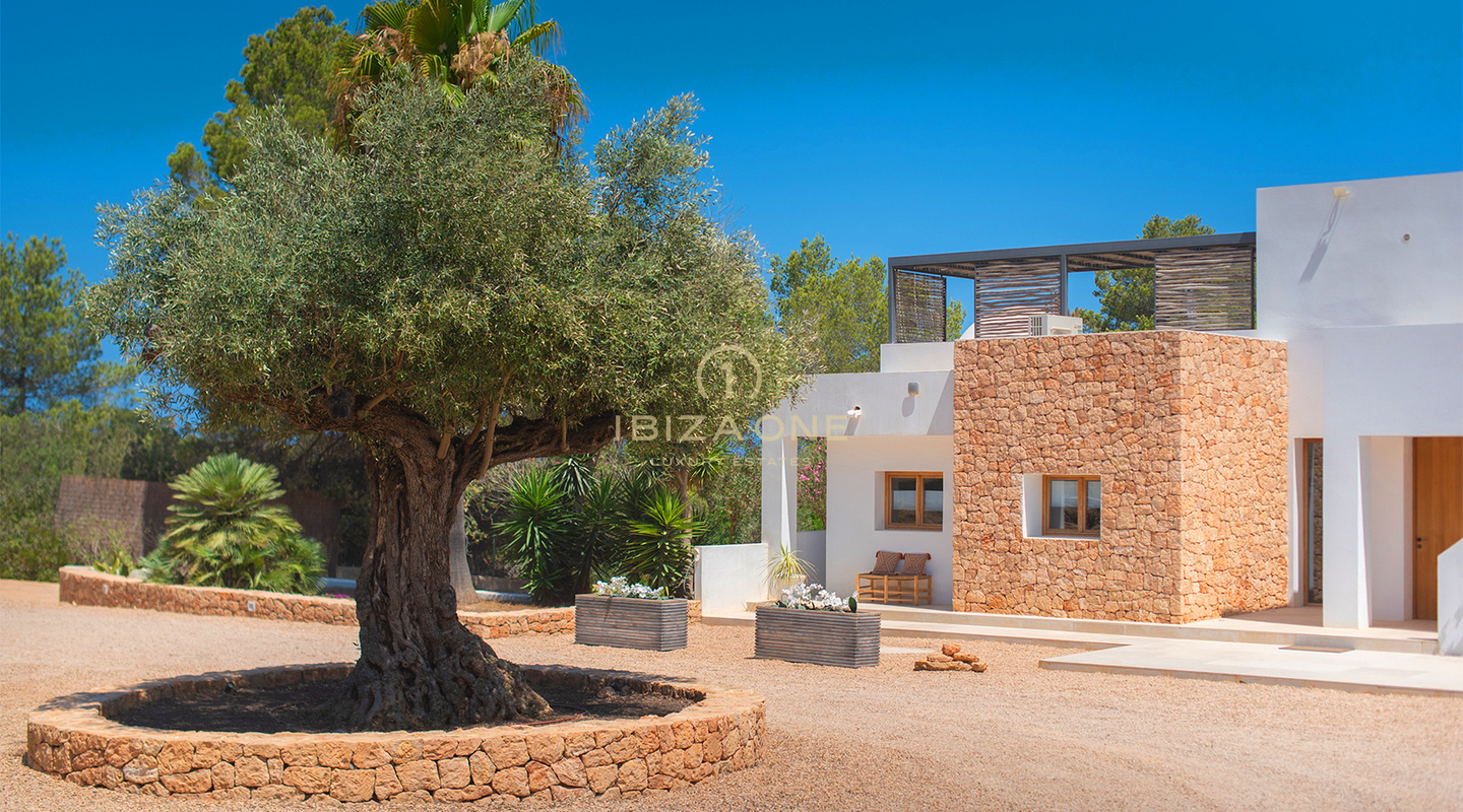 Luxe villa te koop aan de westkust van Ibiza – Panoramisch uitzicht op zee nabij Cala Bassa en Cala Comte, Ibiza