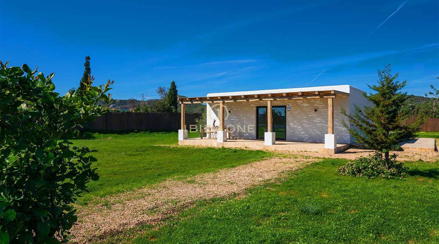 Villa de lujo única de estilo bohemio chic con casa de invitados en venta en Sant Jordi, Ibiza