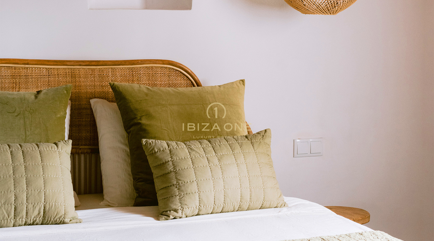 Villa de lujo única de estilo bohemio chic con casa de invitados en venta en Sant Jordi, Ibiza