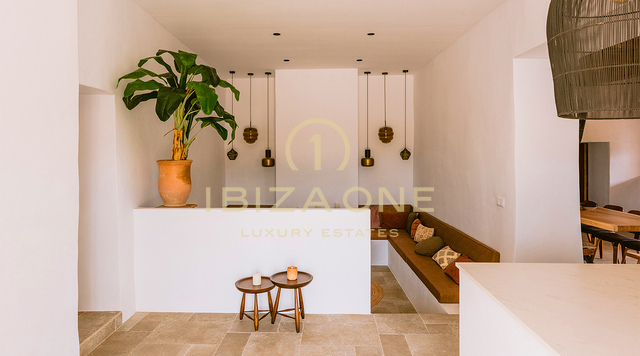 Villa de lujo única de estilo bohemio chic con casa de invitados en venta en Sant Jordi, Ibiza
