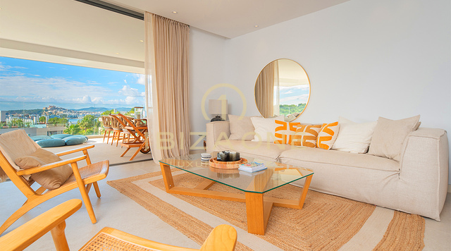 Luxe penthouse met 4 slaapkamers in WHITE ANGELS TALAMANCA met privézwembad op het dak, panoramisch uitzicht op zee en uitzicht op D'alt Vila te koop, Ibiza