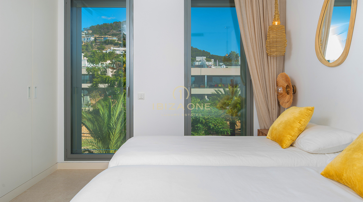 Luxuriöses Penthouse mit 4 Schlafzimmern im WHITE ANGELS TALAMANCA mit privatem Dachpool, Panoramablick auf das Meer und die Altstadt (D'alt Vila) zu verkaufen, Ibiza