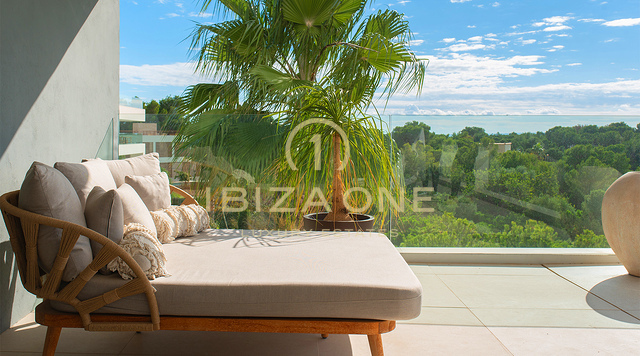 Ático de lujo de 4 dormitorios en WHITE ANGELS TALAMANCA con piscina privada en la azotea, vistas panorámicas al mar y a D'alt Vila en venta, Ibiza