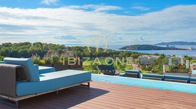 Ático de lujo de 4 dormitorios en WHITE ANGELS TALAMANCA con piscina privada en la azotea, vistas panorámicas al mar y a D'alt Vila en venta, Ibiza