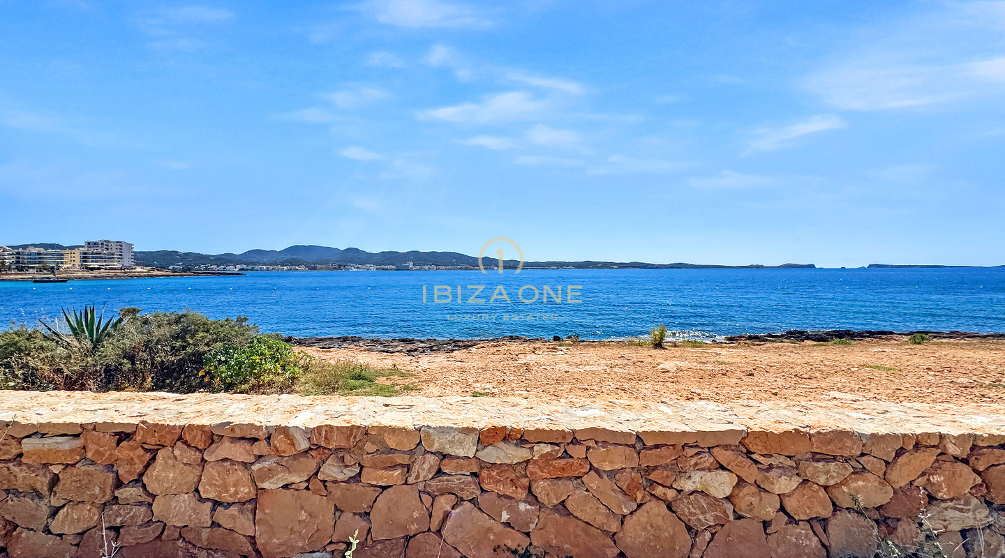 Appartement de luxe à vendre à Cala Gració, Ibiza – En première ligne, en bord de mer, avec vue imprenable sur le coucher de soleil et vue spectaculaire sur la mer – réservé