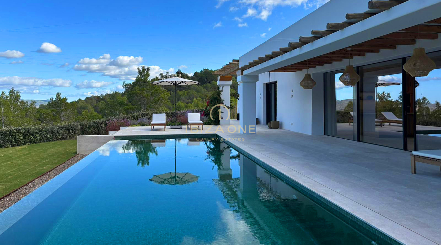 Retraite de luxe ultra-privée à Ibiza avec vue imprenable sur la mer et couchers de soleil dorés à vendre à San Agustí, Ibiza