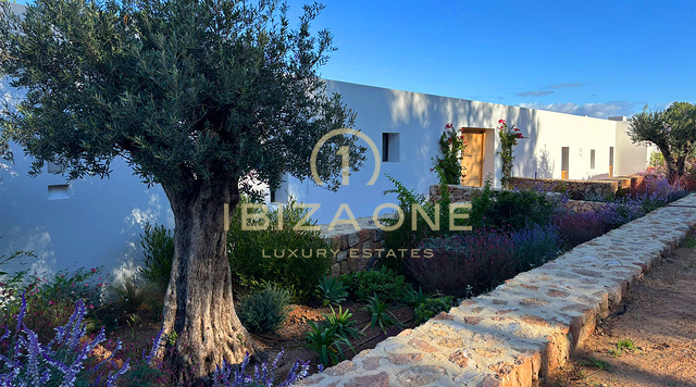Rifugio di lusso ultra-privato a Ibiza con vista mare mozzafiato e tramonti dorati in vendita a San Agustí, Ibiza