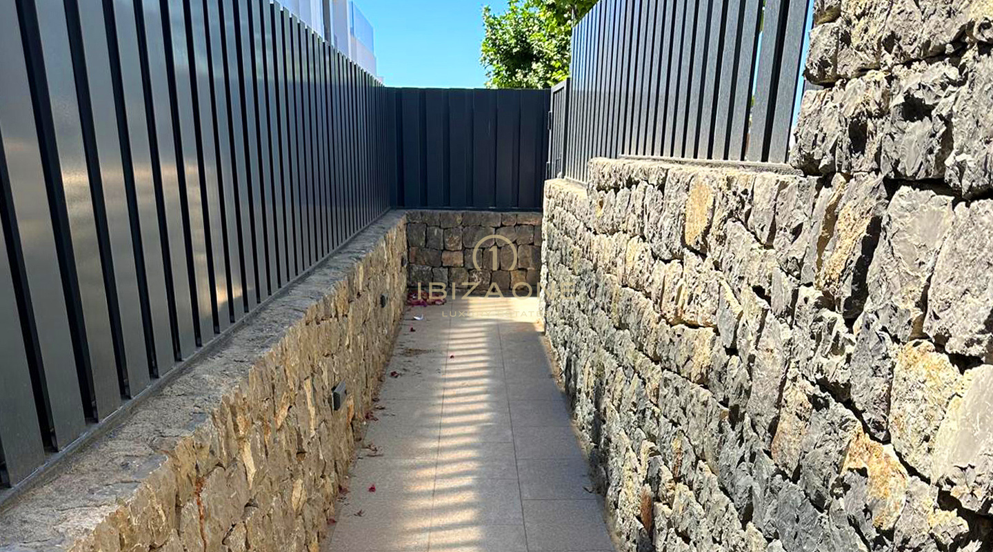 Modern Luxury Penthouse with Large Terrace, Premium Finishes & Prime Location near Talamanca for Sale, Ibiza - Modern Luxury Penthouse with Large Terrace, Premium Finishes & Prime Location near Talamanca for Rent, Ibiza