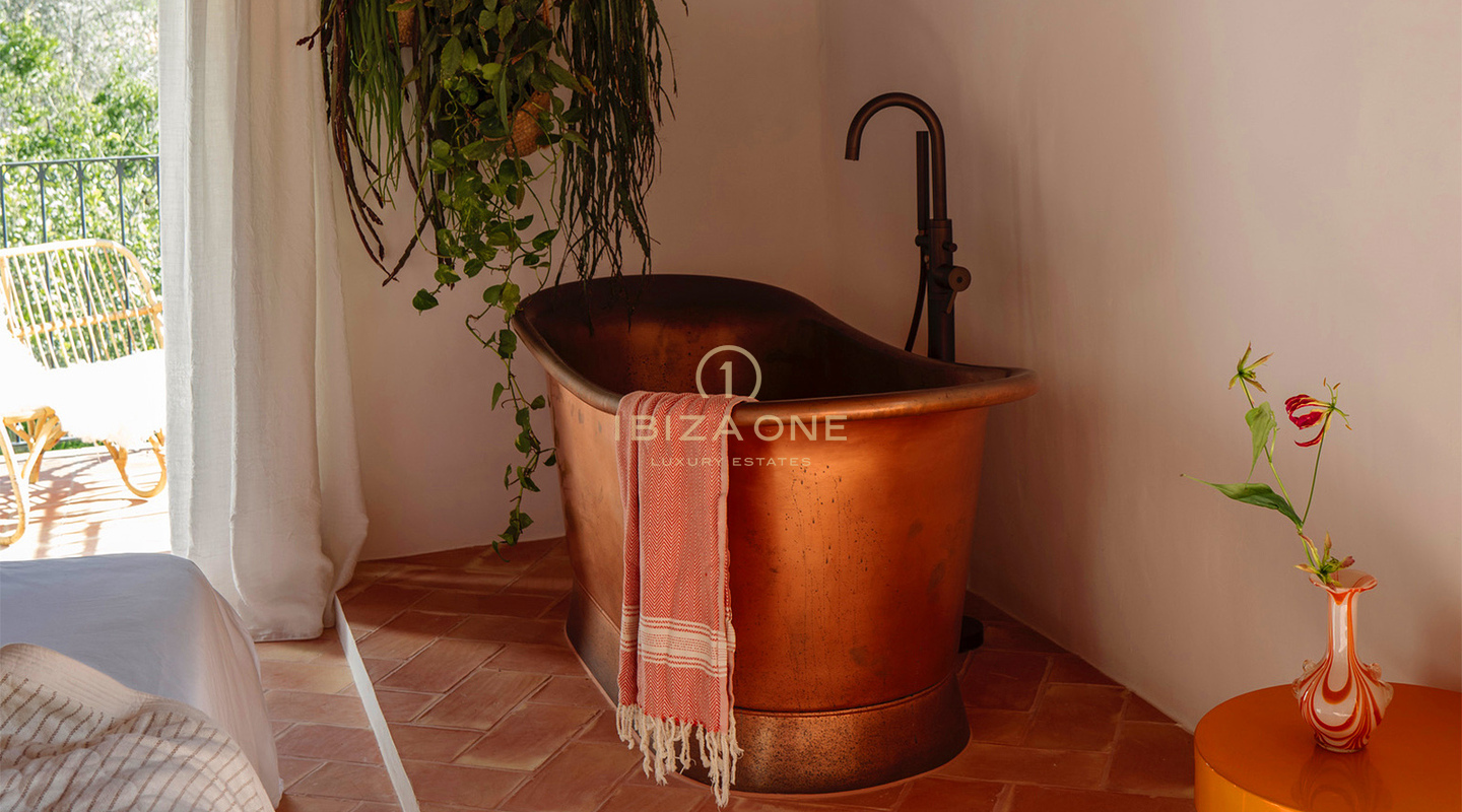 Excepcional finca de lujo escondida en la campiña de San Rafael, Ibiza.