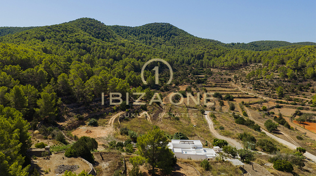 Uitzonderlijk luxe landgoed (finca) verscholen op het platteland van San Rafael, Ibiza