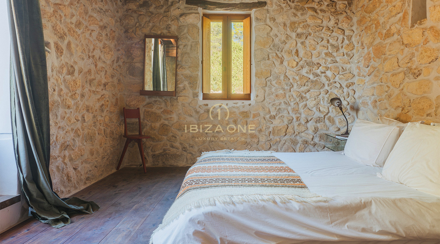 Außergewöhnliches Luxus-Anwesen, idyllisch gelegen in der Landschaft von San Rafael, Ibiza