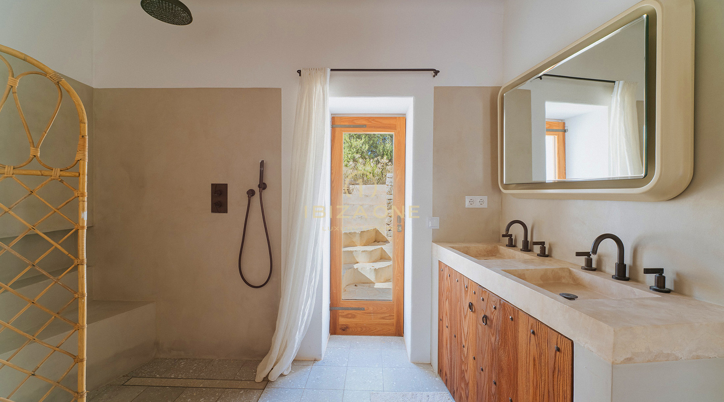 Excepcional finca de lujo escondida en la campiña de San Rafael, Ibiza.