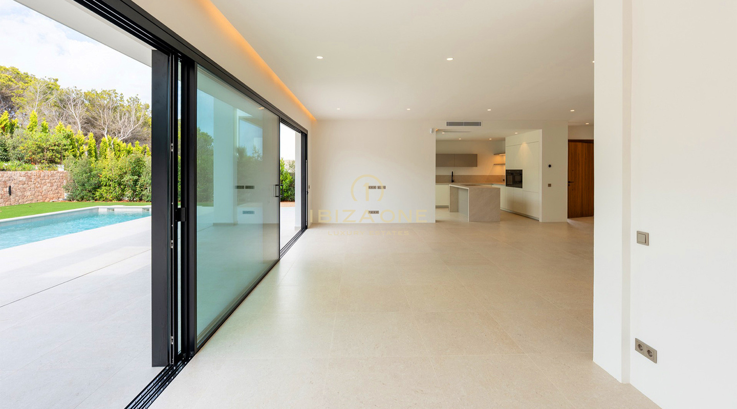 Tres villas de lujo contemporáneas a tan solo 30 metros del mar en venta – Desde 2.950.000 €, Ibiza