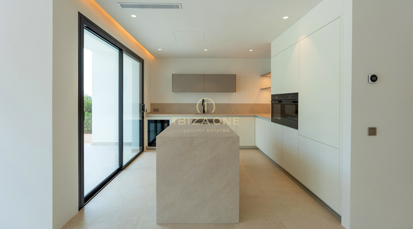 Trois villas contemporaines de luxe à vendre à Ibiza, à seulement 30 mètres de la mer – À partir de 2 950 000 €