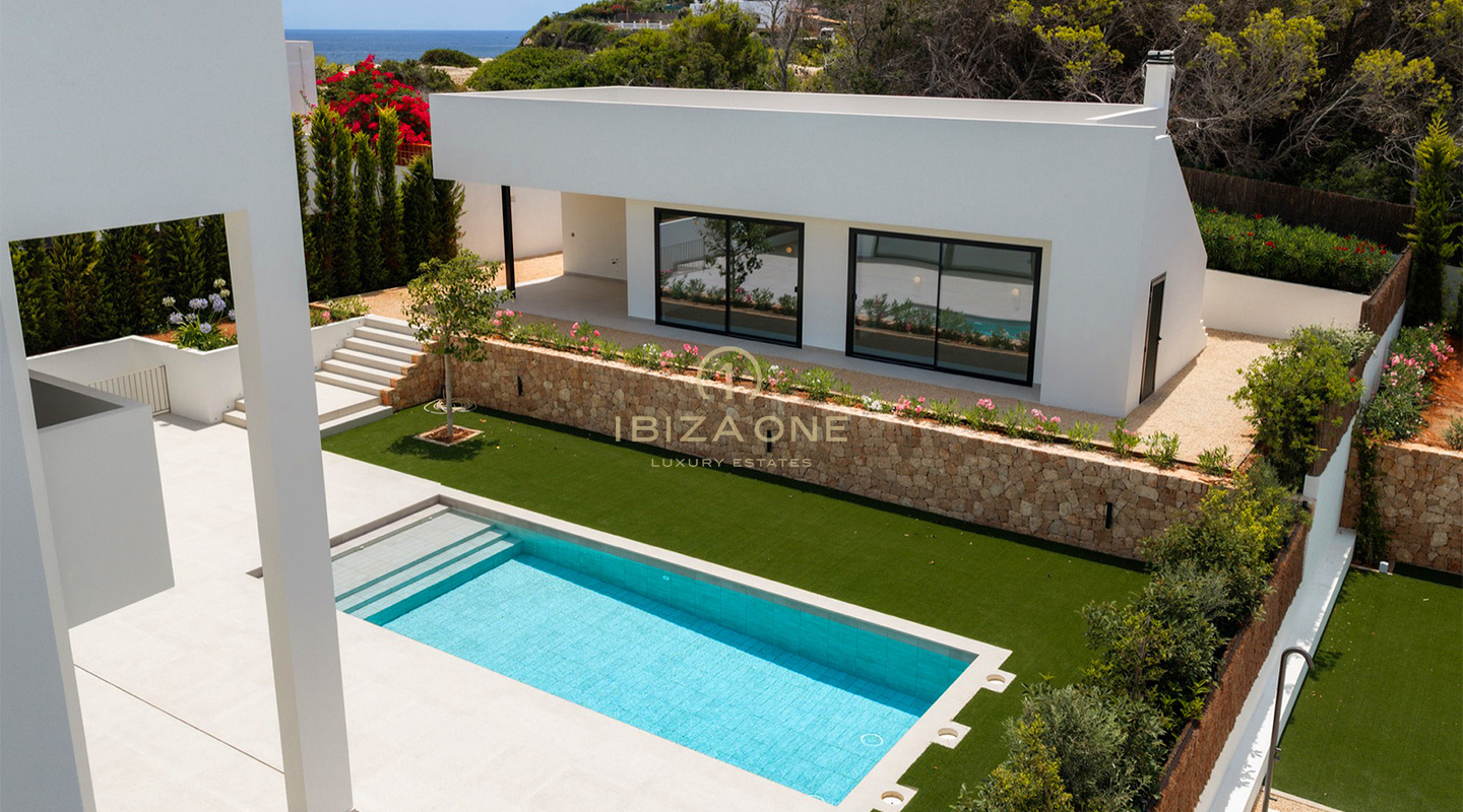 Drei luxuriöse, moderne Villen nur 30 Meter vom Meer entfernt zu verkaufen – ab 2.950.000 €, Ibiza