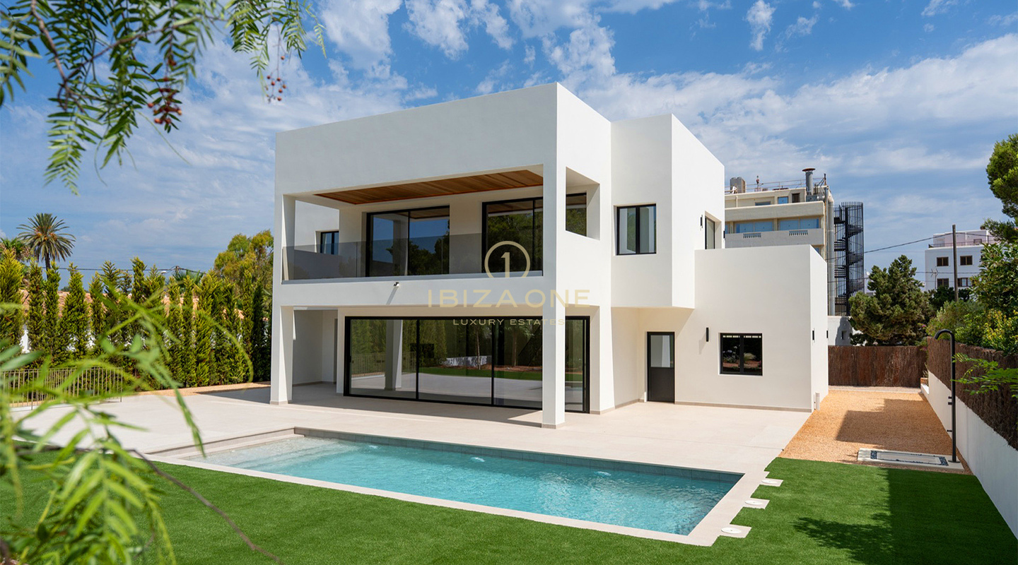 Trois villas contemporaines de luxe à vendre à Ibiza, à seulement 30 mètres de la mer – À partir de 2 950 000 €