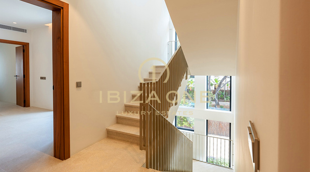 Tre lussuose ville contemporanee in vendita a soli 30 metri dal mare – A partire da € 2.950.000, Ibiza