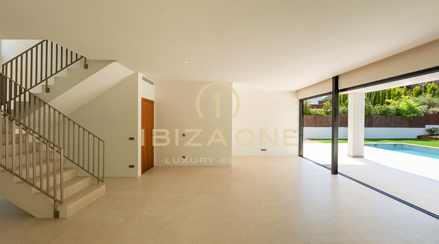 Drie luxe, moderne villa's op slechts 30 meter van de zee te koop – vanaf € 2.950.000, Ibiza