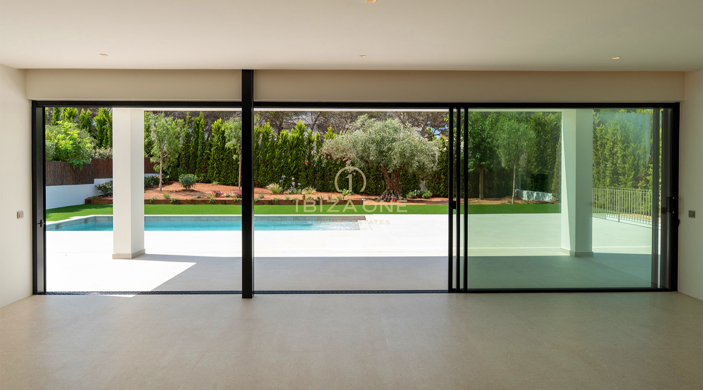 Trois villas contemporaines de luxe à vendre à Ibiza, à seulement 30 mètres de la mer – À partir de 2 950 000 €