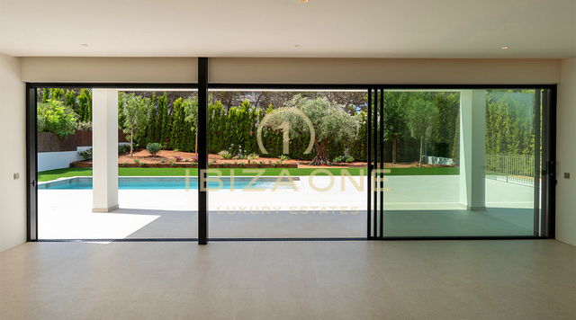 Drei luxuriöse, moderne Villen nur 30 Meter vom Meer entfernt zu verkaufen – ab 2.950.000 €, Ibiza