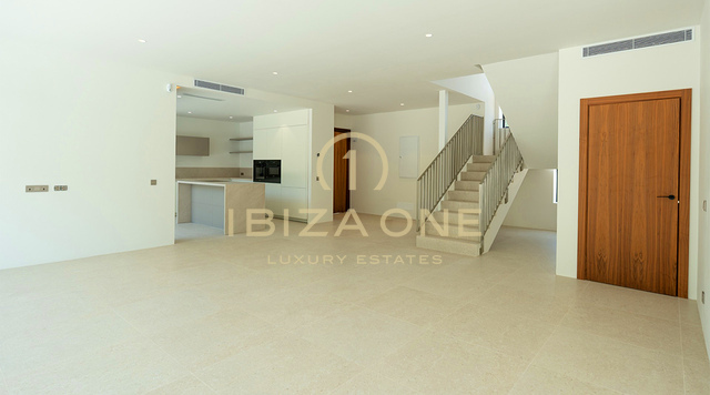 Tre lussuose ville contemporanee in vendita a soli 30 metri dal mare – A partire da € 2.950.000, Ibiza