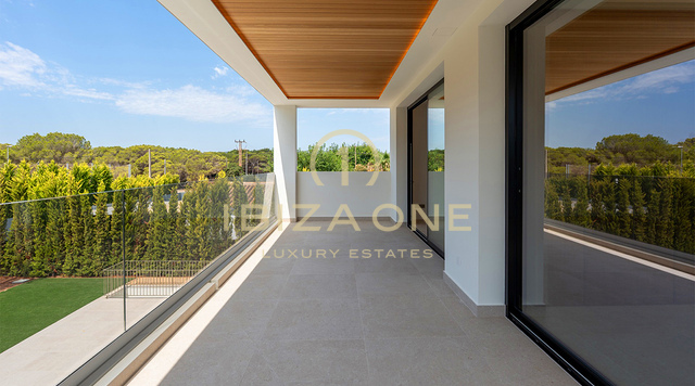Trois villas contemporaines de luxe à vendre à Ibiza, à seulement 30 mètres de la mer – À partir de 2 950 000 €
