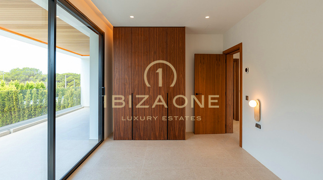 Tre lussuose ville contemporanee in vendita a soli 30 metri dal mare – A partire da € 2.950.000, Ibiza
