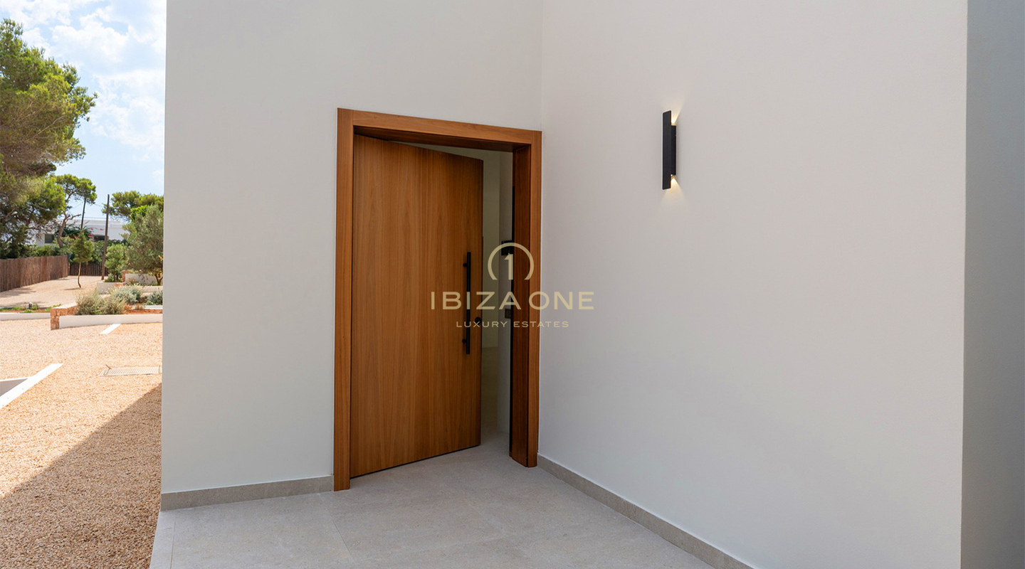 Drei luxuriöse, moderne Villen nur 30 Meter vom Meer entfernt zu verkaufen – ab 2.950.000 €, Ibiza