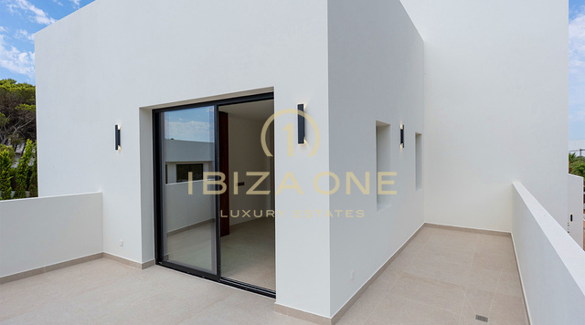 Tres villas de lujo contemporáneas a tan solo 30 metros del mar en venta – Desde 2.950.000 €, Ibiza