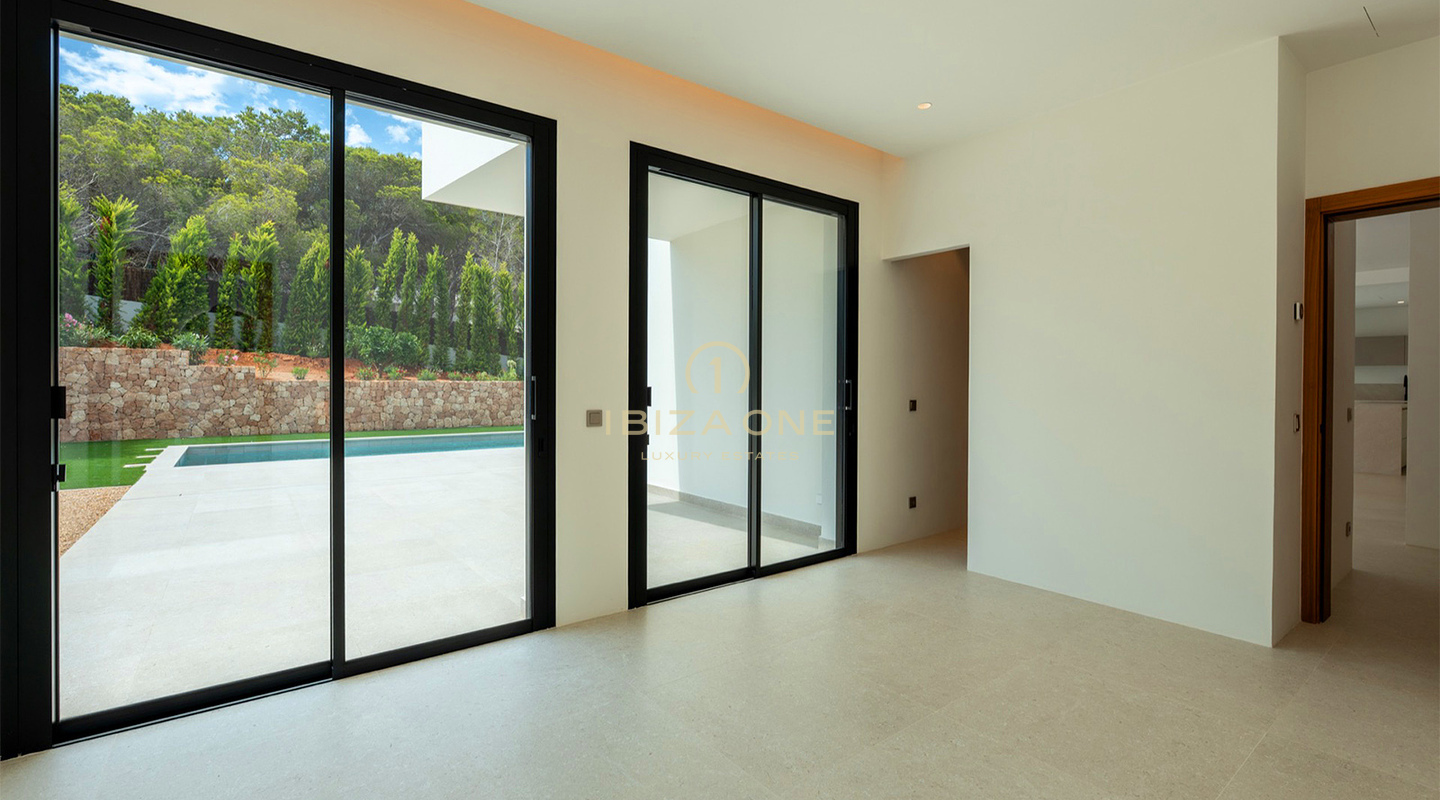 Tre lussuose ville contemporanee in vendita a soli 30 metri dal mare – A partire da € 2.950.000, Ibiza